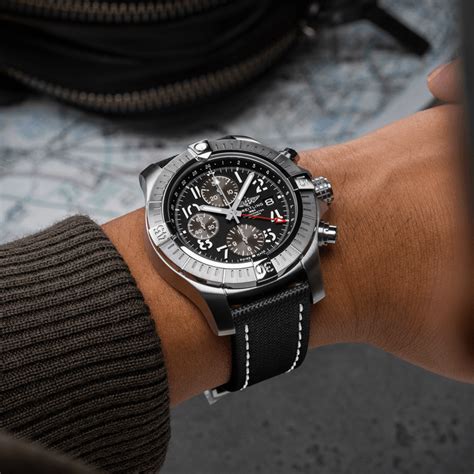 breitling avenger schwarz|breitling avenger chrono.